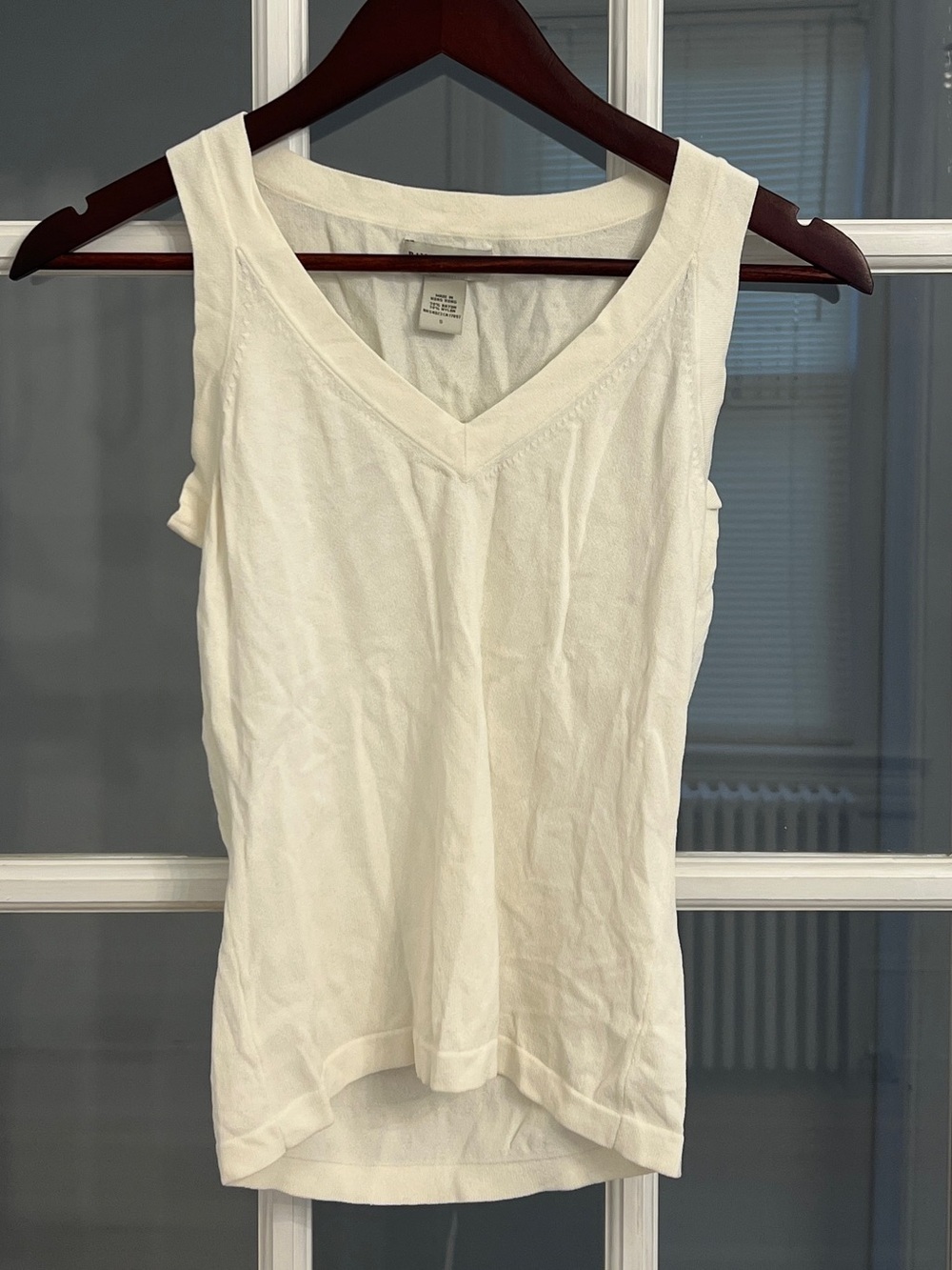 BANANA REPUBLIC Women's White Rayon Blend V-Neck Tank Top Size S